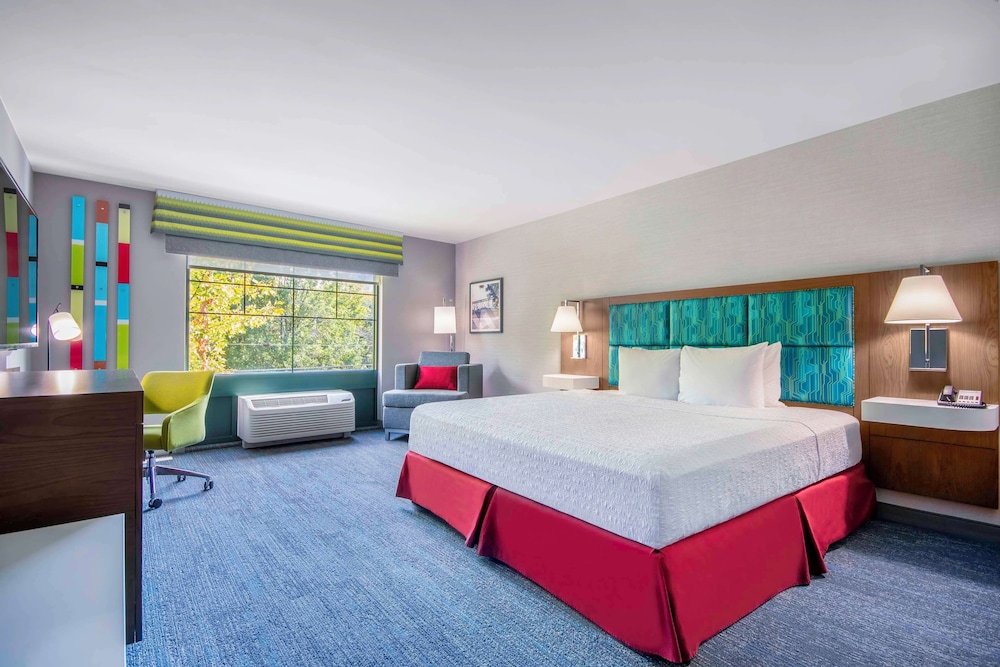 Hampton Inn East Aurora - photo 5