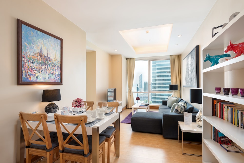 Serviced 2 Bed Skyvillas With View