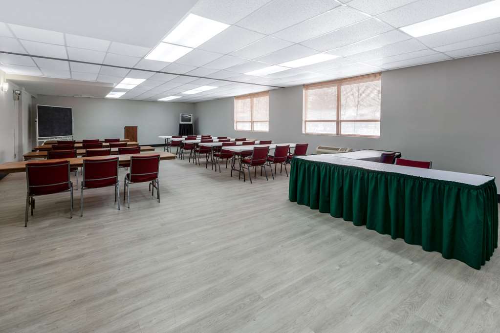 Travelodge by Wyndham Cleveland Airport - photo 29