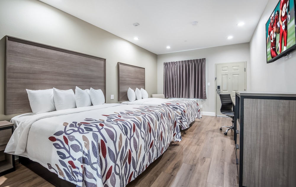 Red Roof Inn Baytown - photo 6