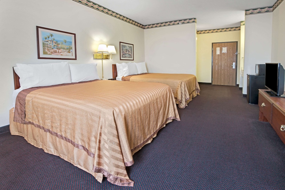Travelodge by Wyndham St. Louis - photo 7