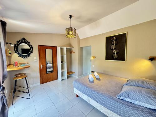 L’abbaye de L’epau Jardin Riviere in Le Mans, France