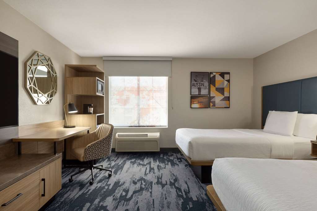 La Quinta Inn & Suites by Wyndham Austin Southwest - photo 19