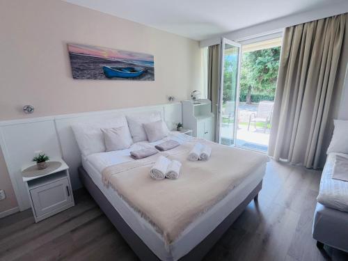 Szárszó Holiday Apartman — 4-Star Luxury Hotel in Balatonszarszo, Hungary