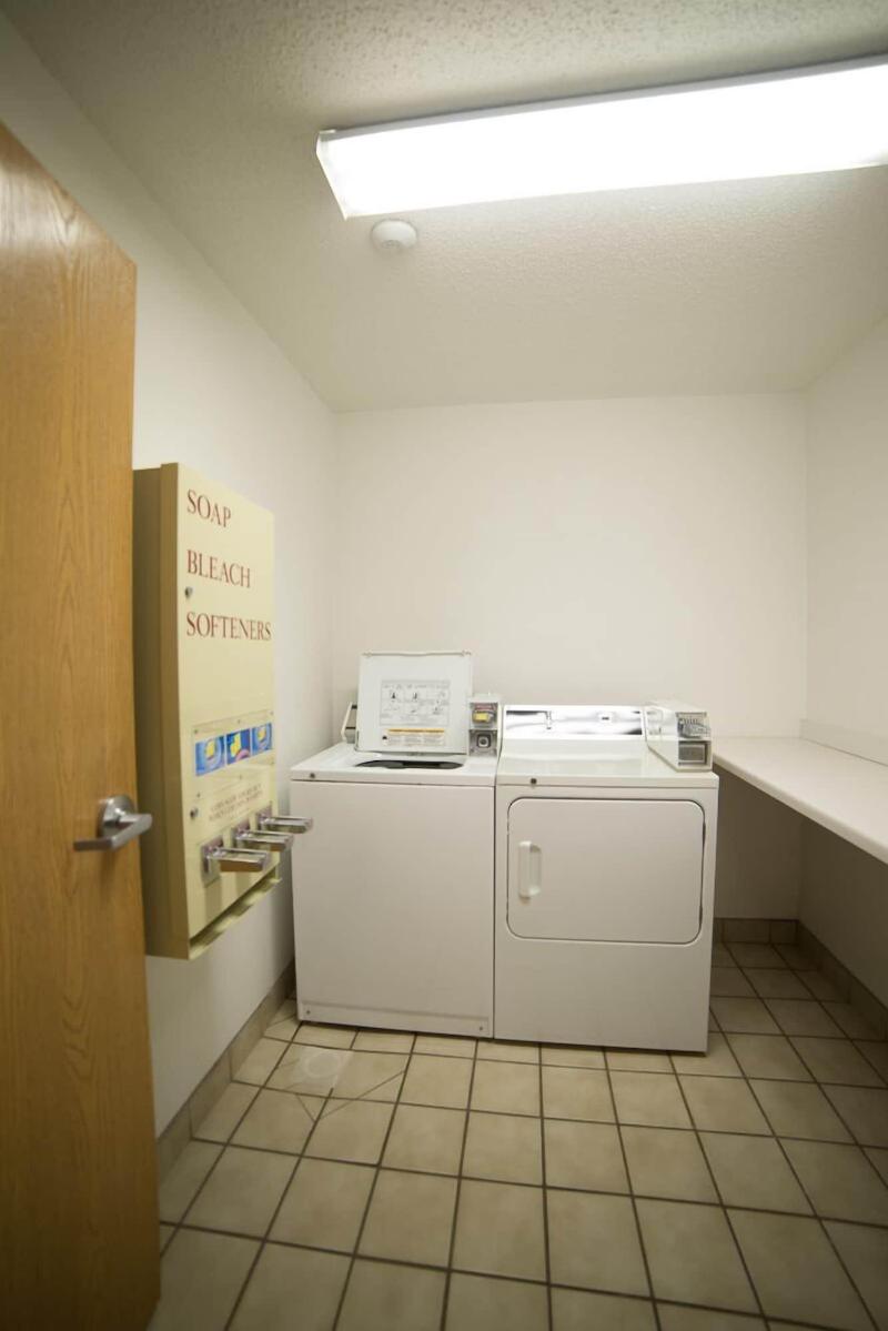 River Valley Inn & Suites - photo 37