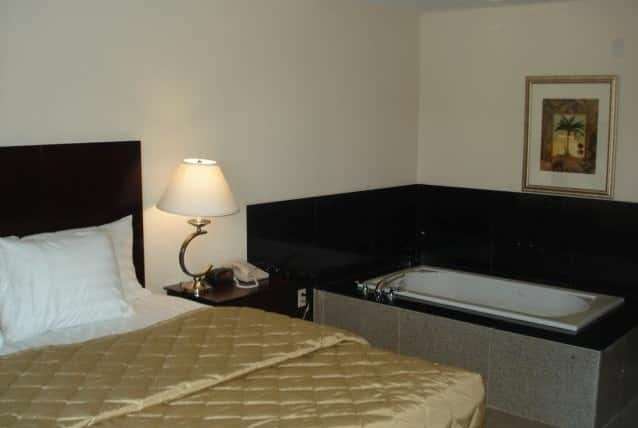 La Quinta Inn & Suites by Wyndham Port Orange Daytona - photo 31