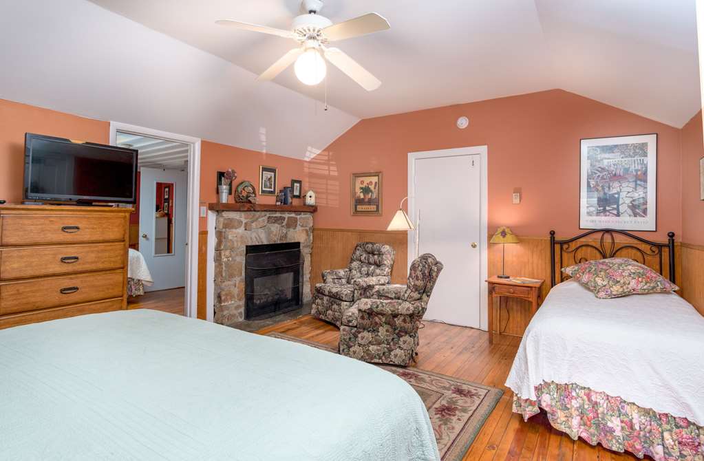 Highland Lake Inn & Resort - photo 14