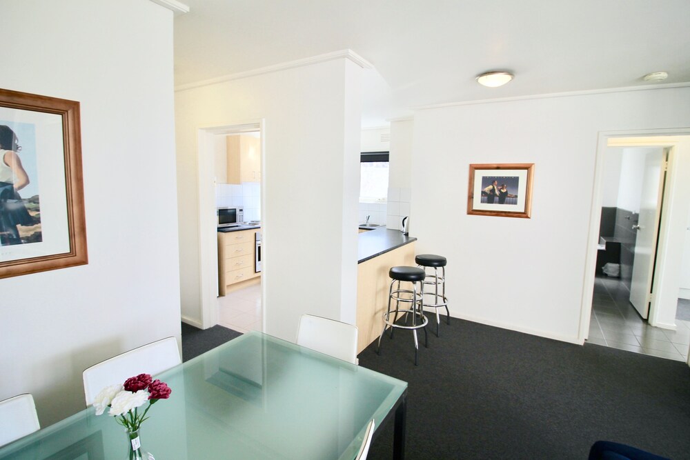 Apartments on Lygon — 4-Star Luxury Hotel in Melbourne, Australia