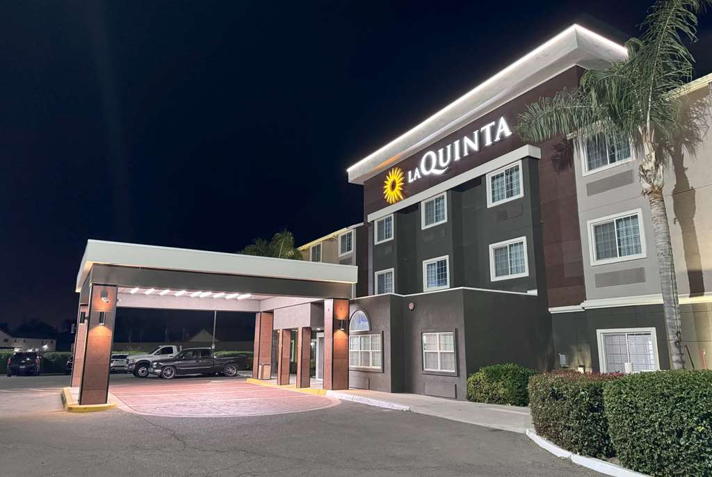 La Quinta Inn & Suites by Wyndham Tulare - photo 8