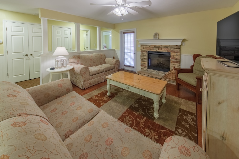 Holiday Inn Club Vacations Resort Lake Palestine - photo 13