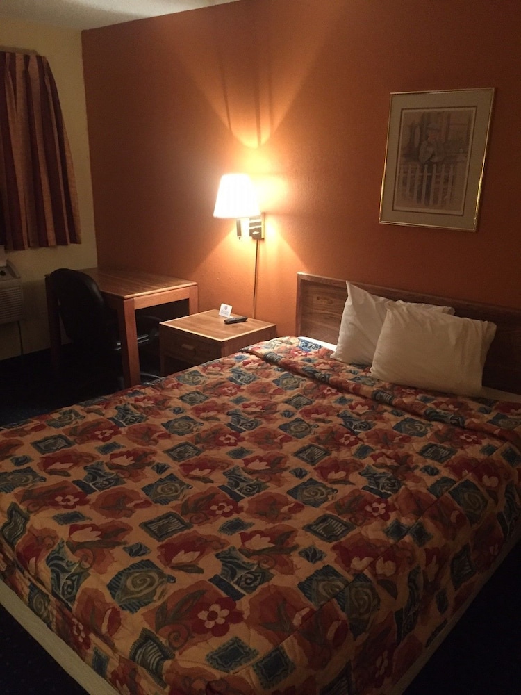 Sunset Inn & Suites - photo 9