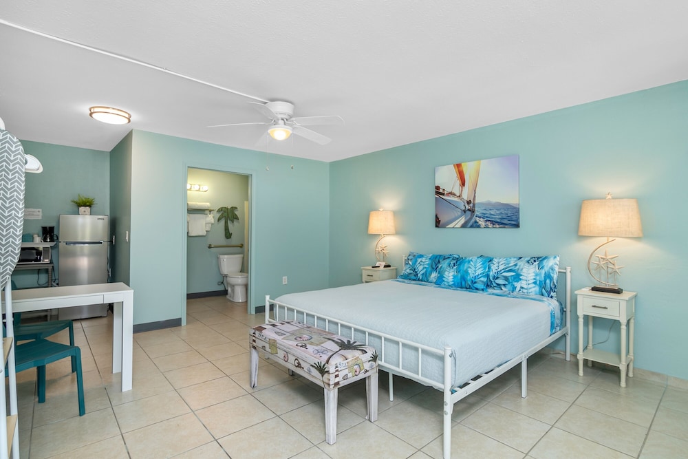 Latitude 26 Waterfront Boutique Resort Fort Myers Beach - photo 24
