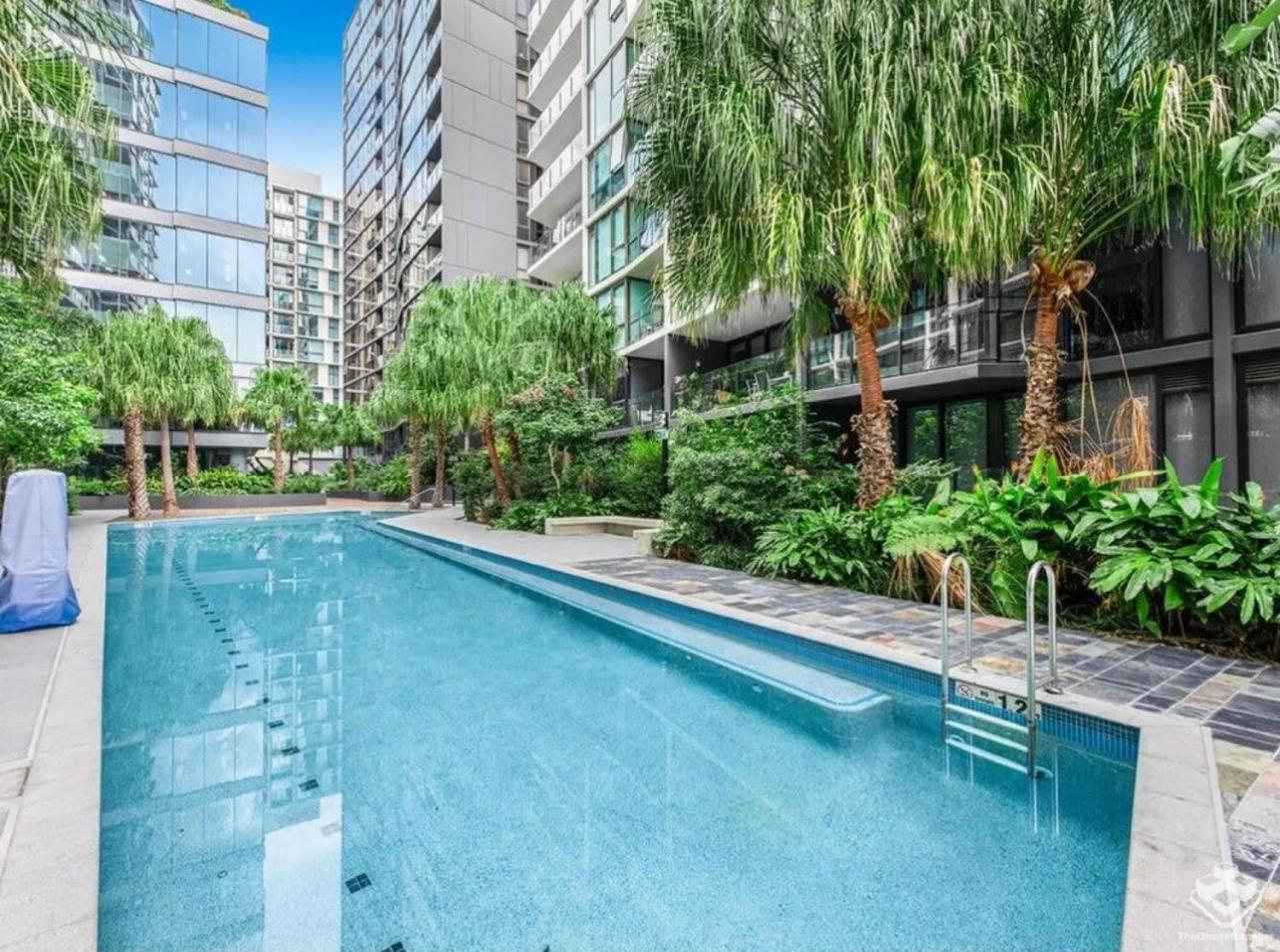 Luxury Stay With City View Free Parking Pool Wifi — 4-Star Luxury Hotel in Brisbane, Australia