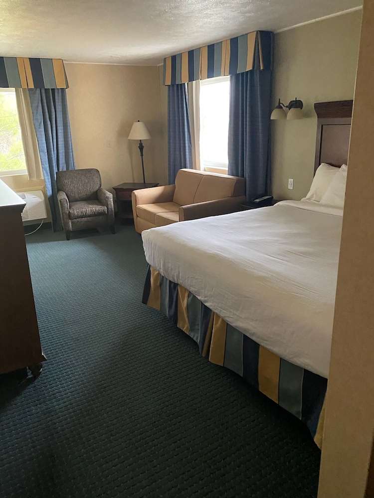 The Boardwalk Inn - photo 6