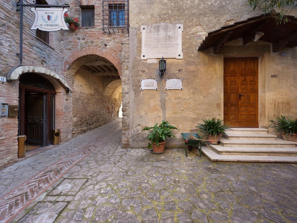 Classy Holiday Home in Collazzone With Whirlpool Collazzone — 4-Star Luxury Hotel in Collazzone, Italy