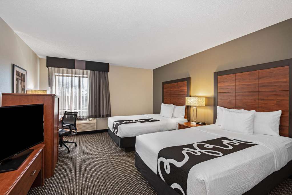 La Quinta Inn & Suites by Wyndham N Little Rock McCain Mall - photo 19