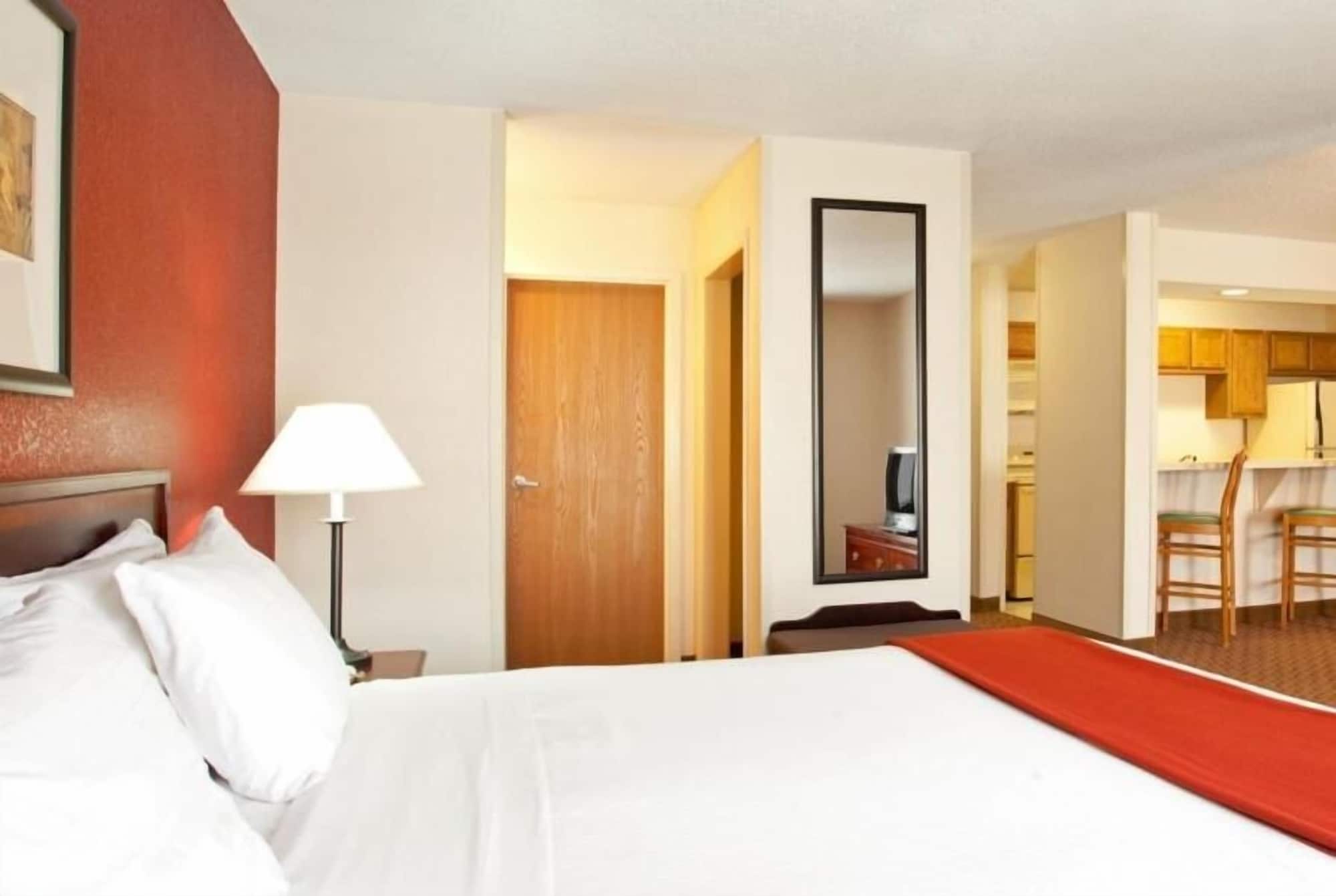 Baymont by Wyndham Merrillville - photo 7