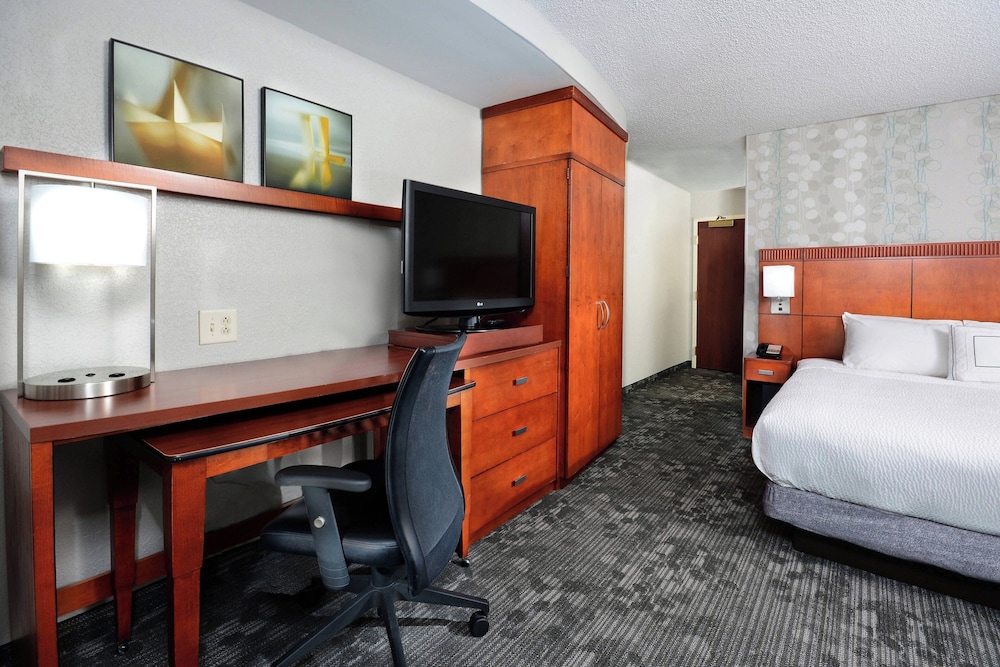 Courtyard by Marriott Danville - photo 8