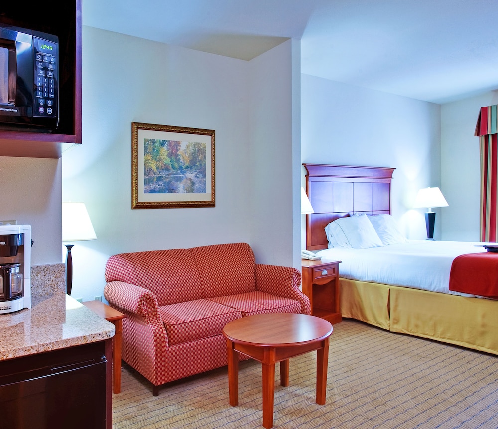 Holiday Inn Express Hotel & Suites Dyersburg by IHG - photo 7