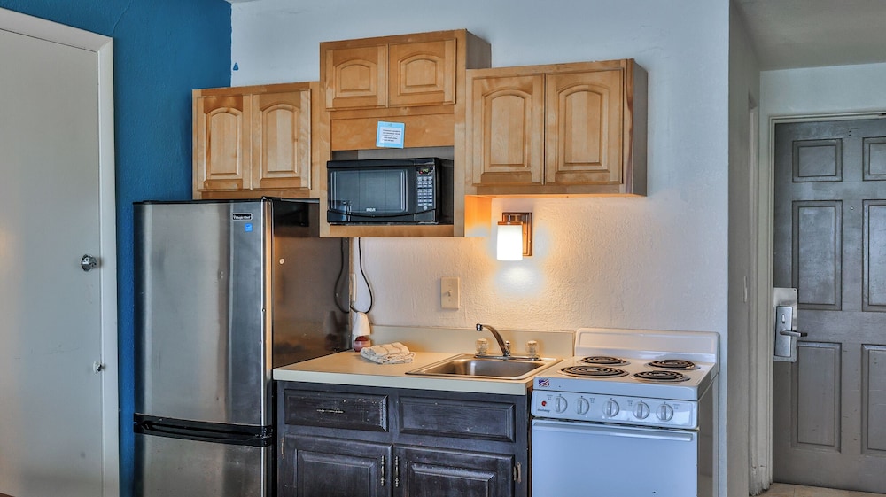 Driftwood Beach Motel - photo 47