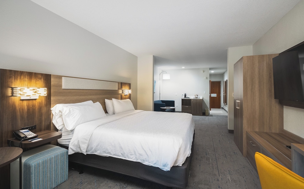 Holiday Inn Express Hotel & Suites St. Robert by IHG - photo 8