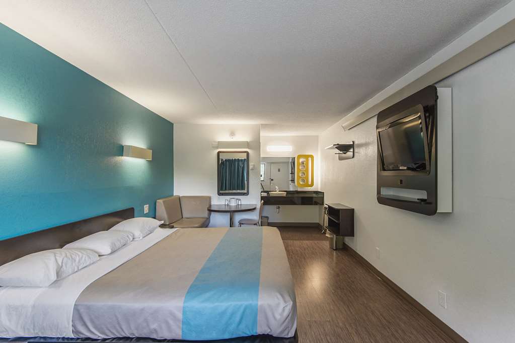 Motel 6 Overland Park KS - photo 8
