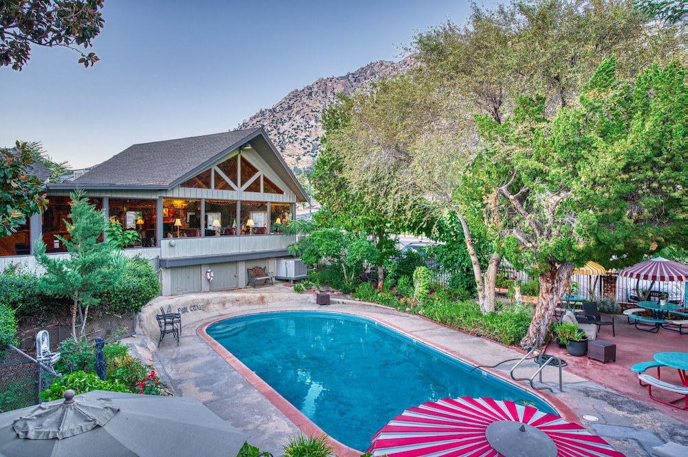 Piazza's Pine Cone Inn — hotel in Kernville