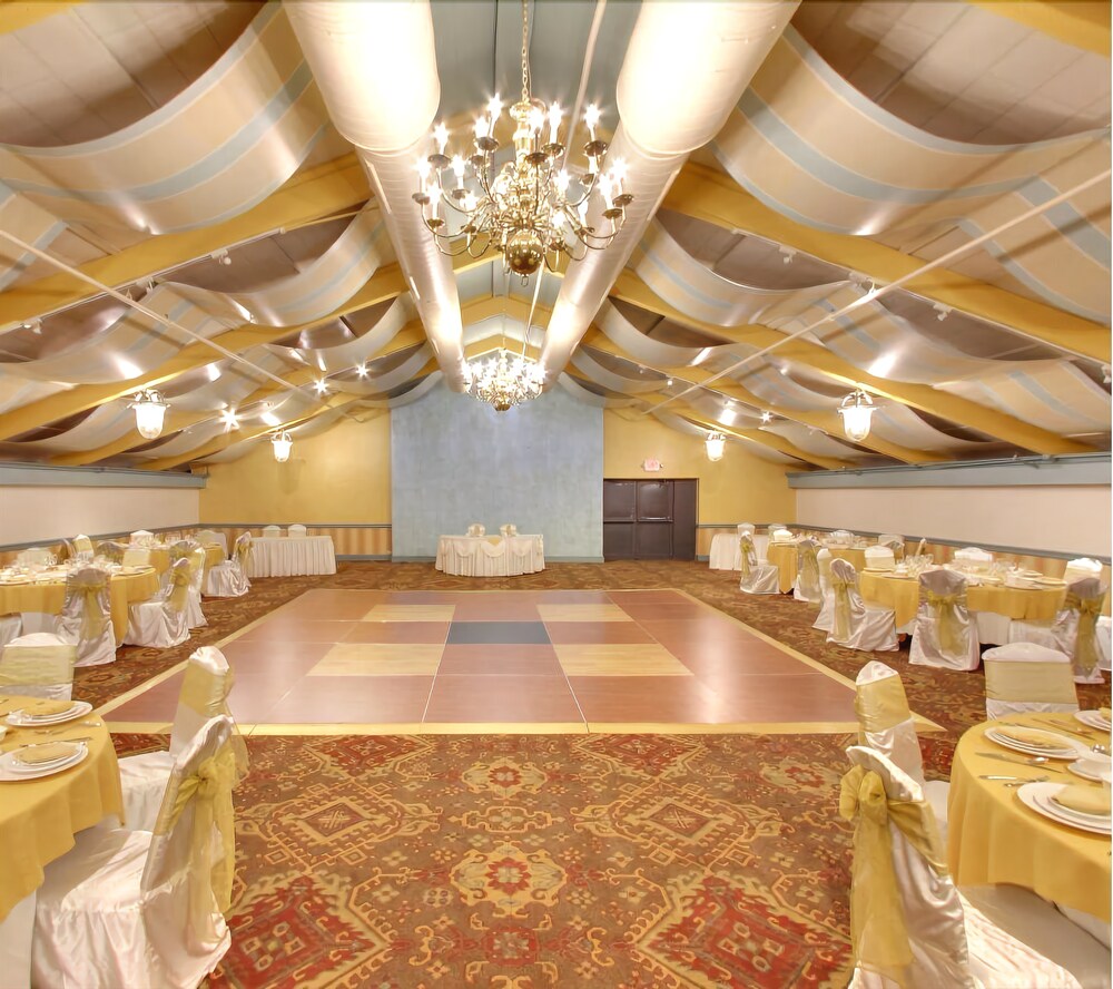 E Hotel Banquet & Conference Center - photo 52
