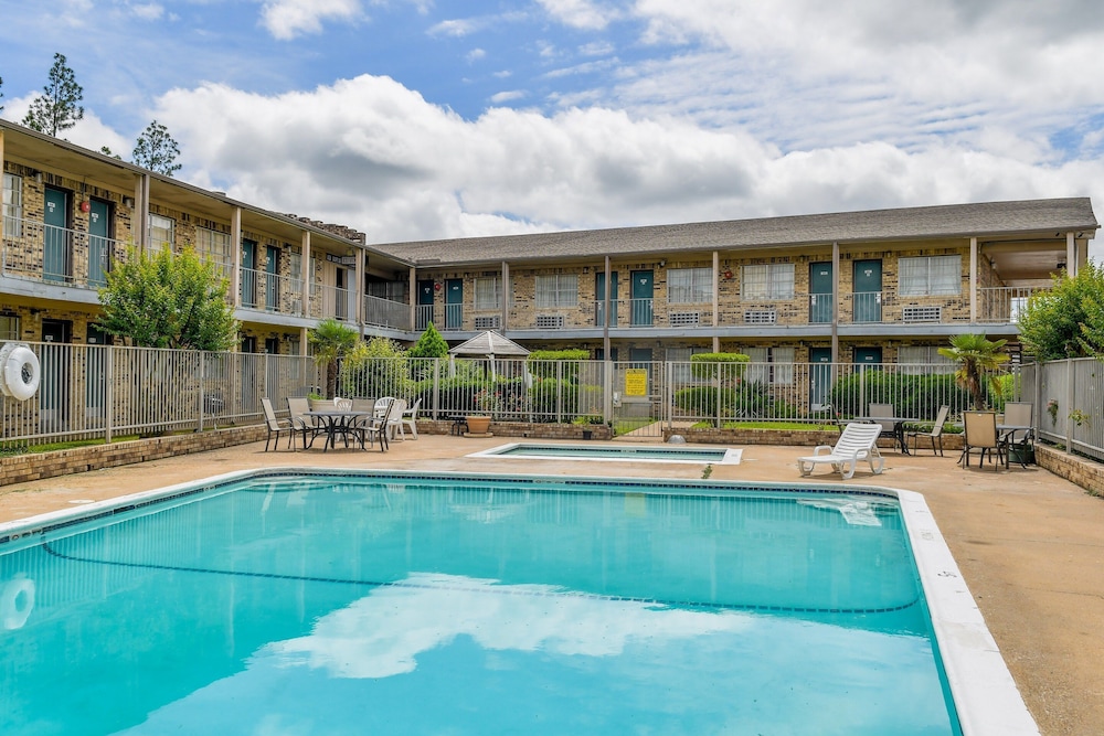 OYO Hotel Tyler Lindale in Tyler, United States