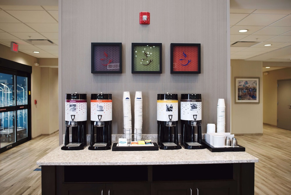 Hampton Inn & Suites Des Moines Urbandale - photo 41