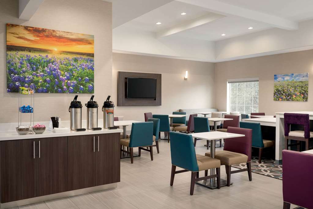 La Quinta Inn & Suites by Wyndham I 20 Longview South - photo 26