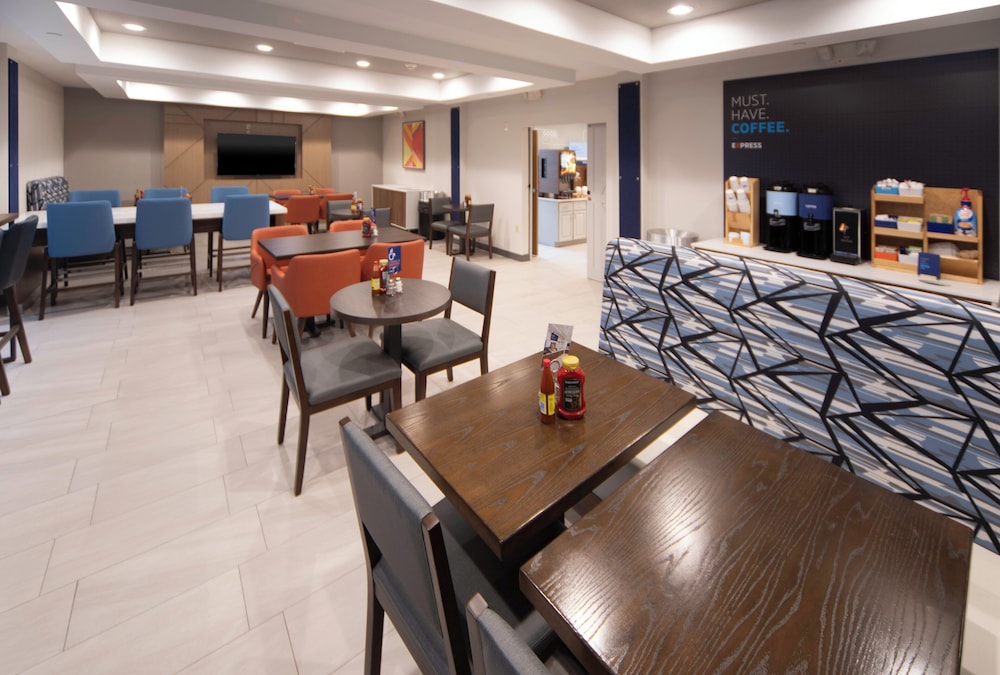 Holiday Inn Express & Suites Little Rock West by IHG - photo 22