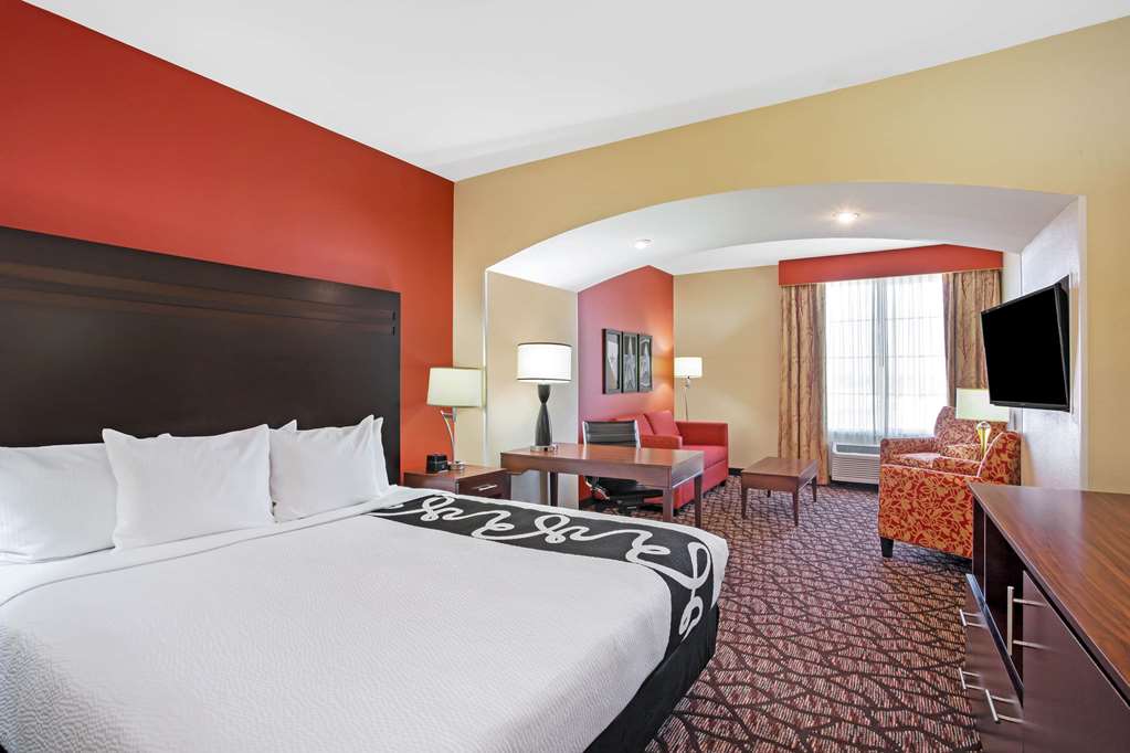 La Quinta Inn & Suites by Wyndham Pecos - photo 30