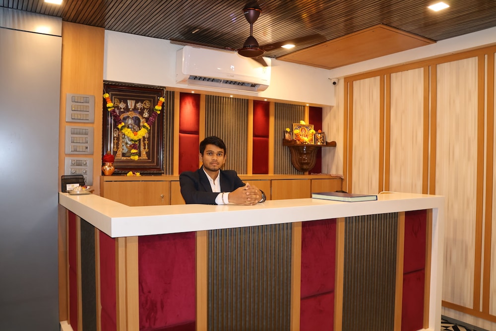 OYO 2026 Hotel Aishwarya Residency - last minute hotel in Navi Mumbai