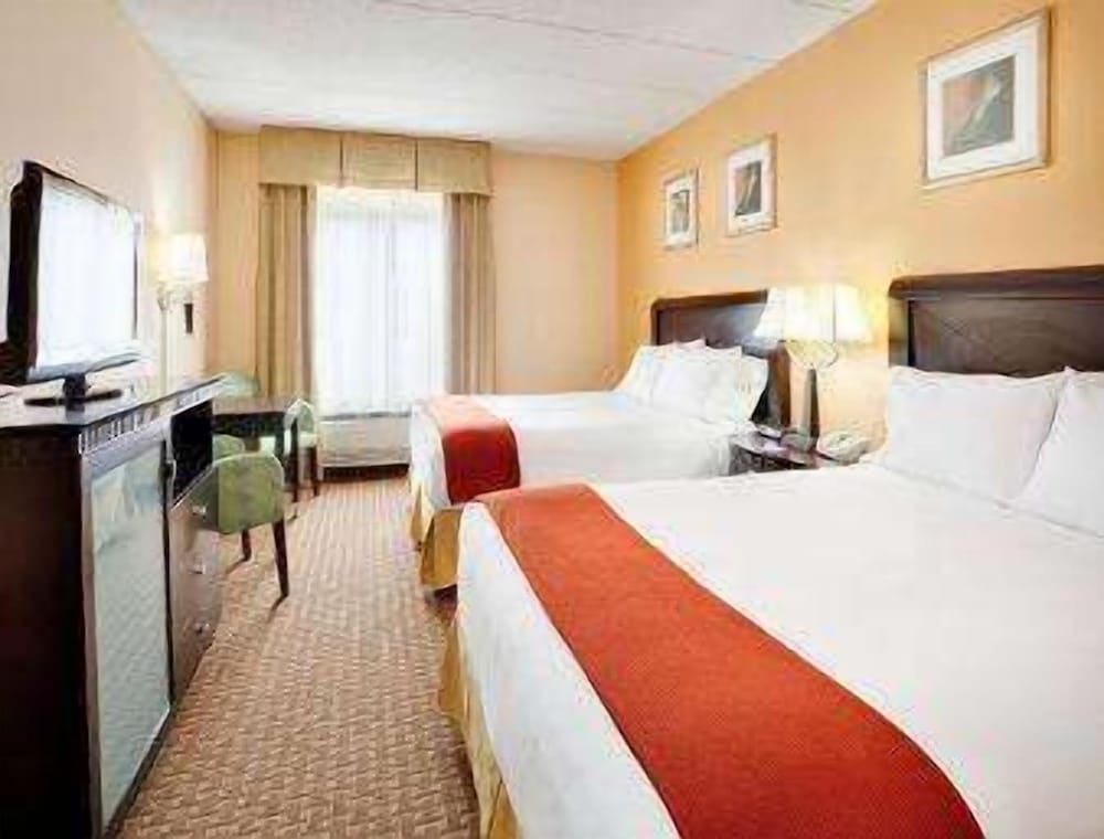 Baymont by Wyndham East Windsor Bradley Airport - photo 12
