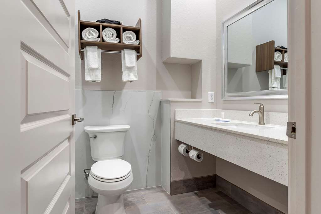 Clarion Pointe Port Arthur Beaumont South - photo 19