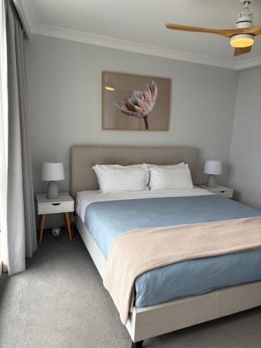 Beachfront & City View Huge 2 Bedroom Apartment Imperial Surf Resort in Gold Coast, Australia