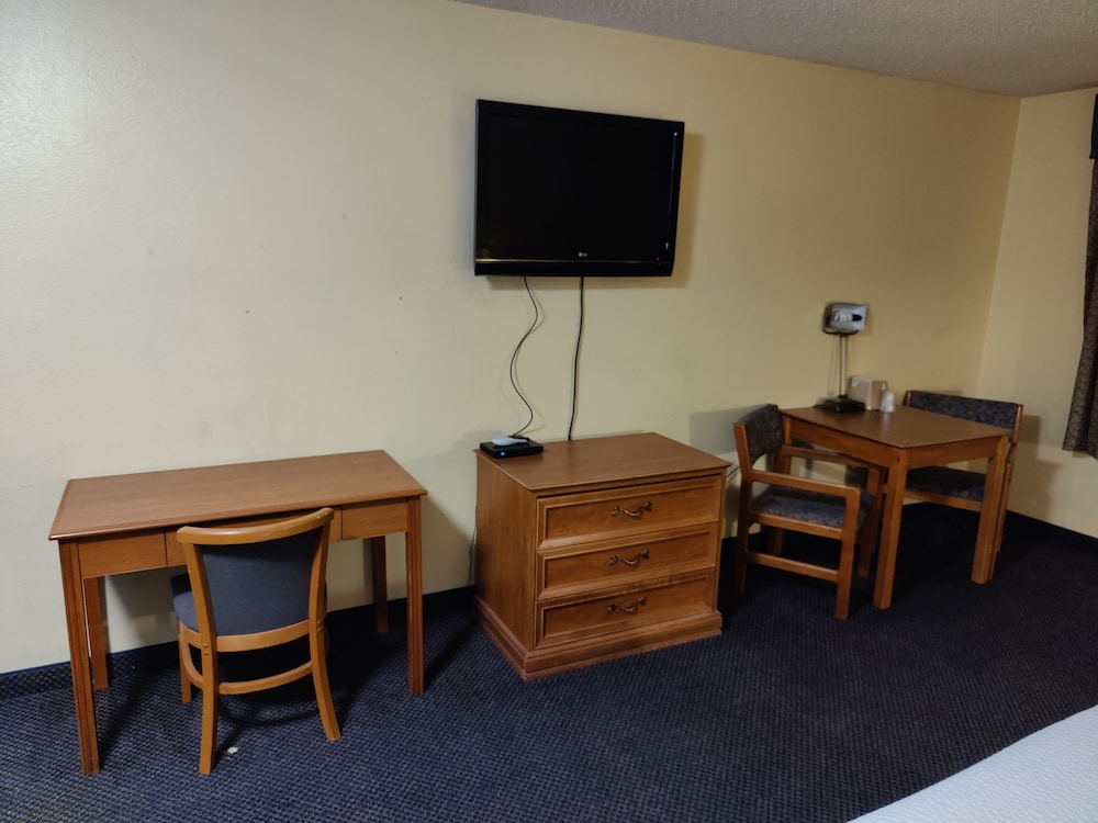 Days Inn by Wyndham Stockton - photo 4