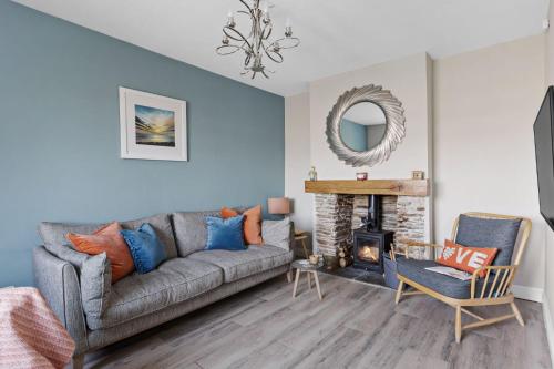Bumble Cottage Torcross Heart of Torcross Log burner Ley views — 4-Star Luxury Hotel in Dartmouth, United Kingdom