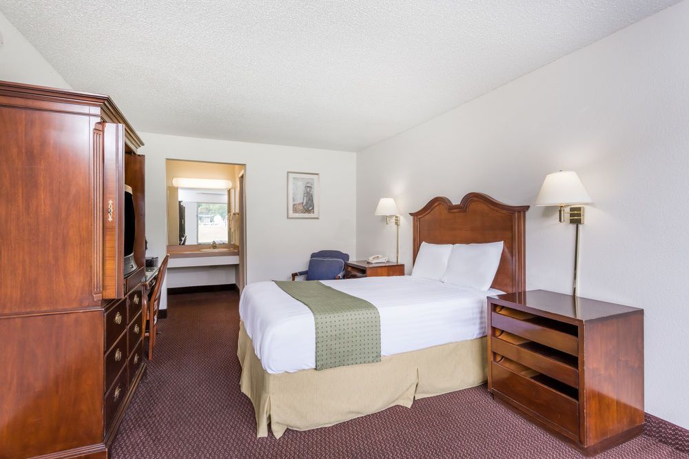 Palmetto Inn - photo 5