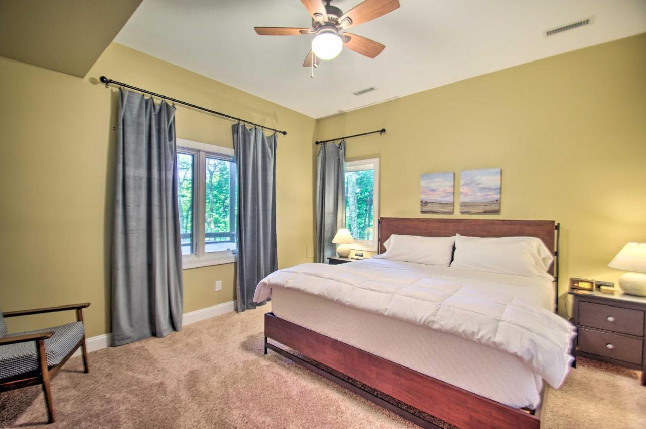 Luxe Wintergreen Resort Escape with Hot Tub - photo 23