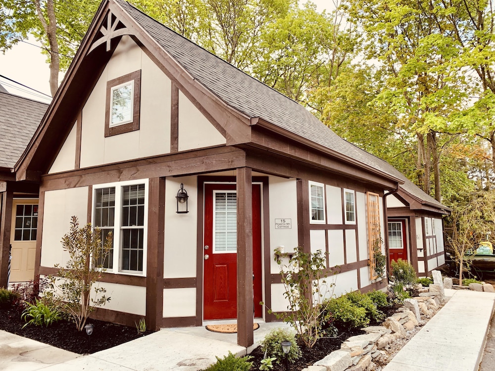 Ivy Manor Inn Village Center - photo 12