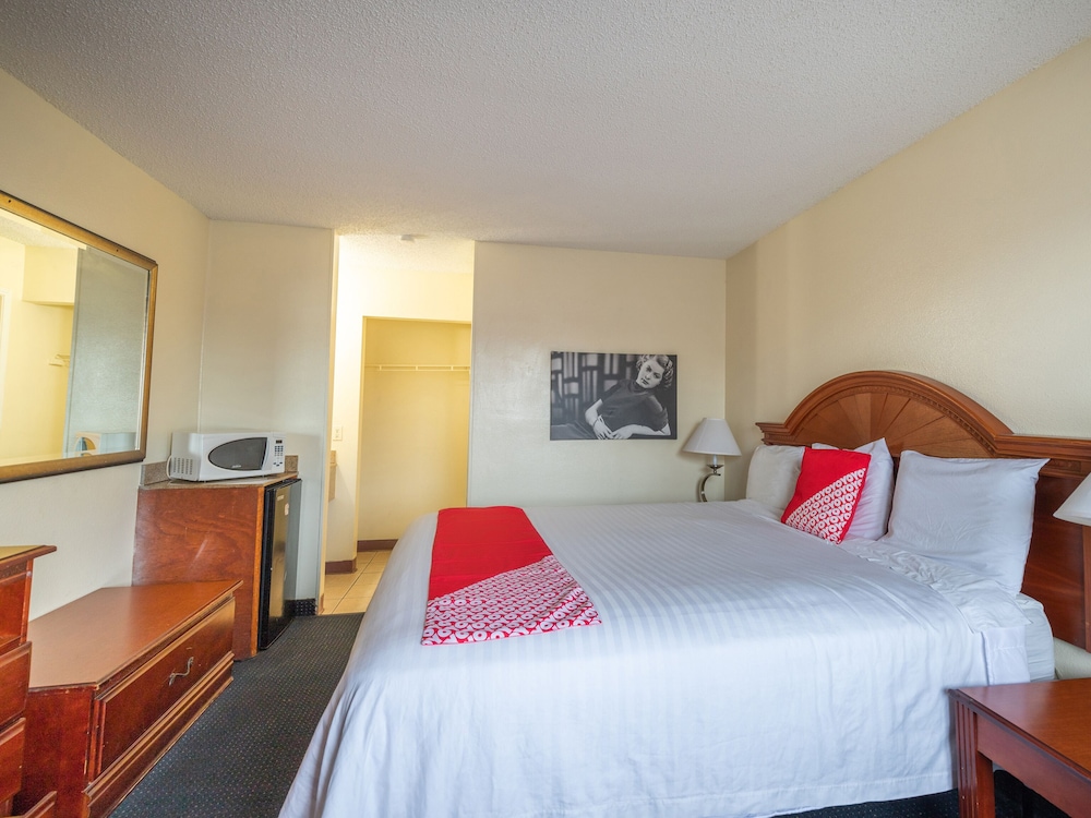 OYO Hotel San Antonio Lackland near Seaworld - photo 9