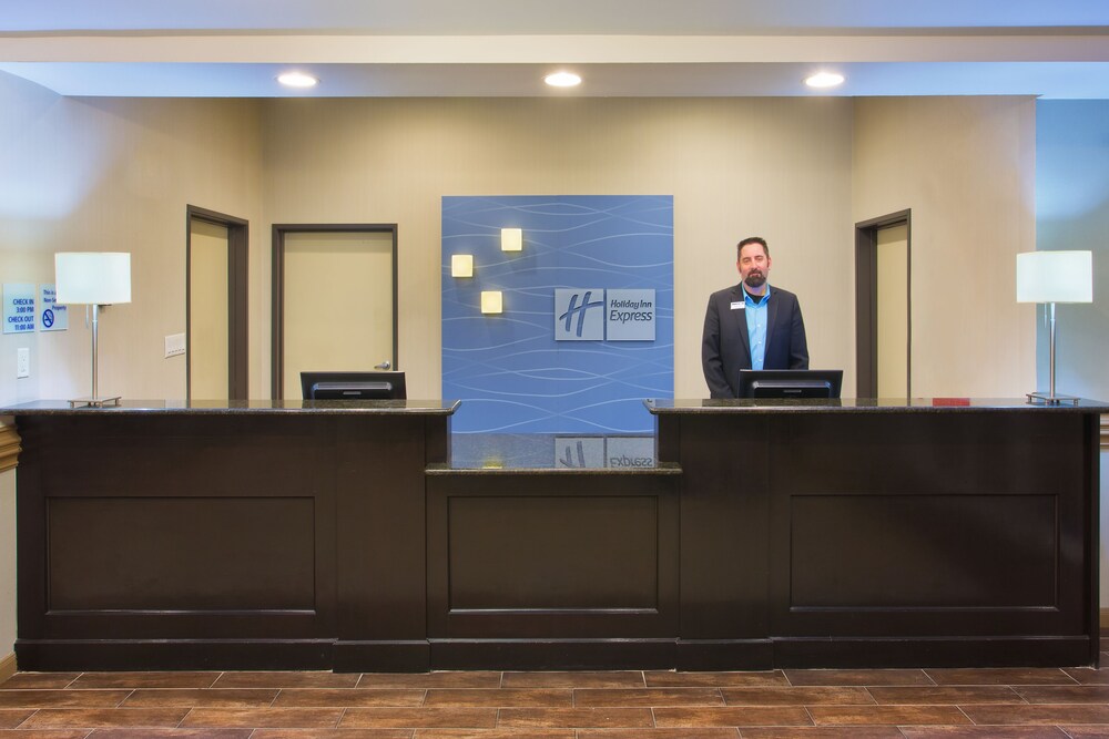 Holiday Inn Express Hotel & Suites Alvarado by IHG - photo 18