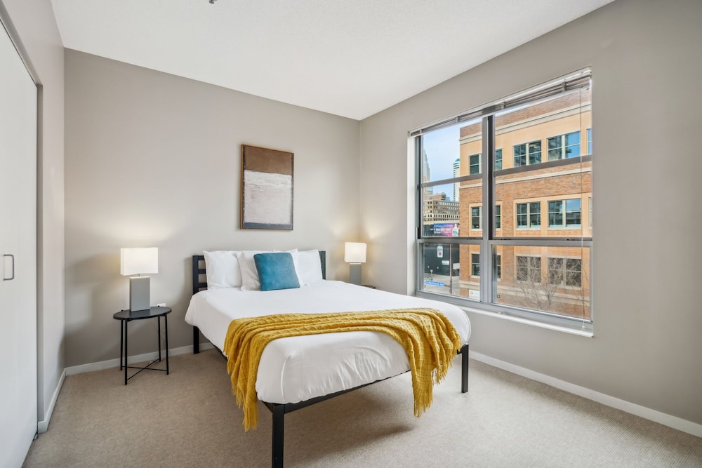 Two CozySuites Mill District 04 & 01 — 4-Star Luxury Hotel in Minneapolis, United States