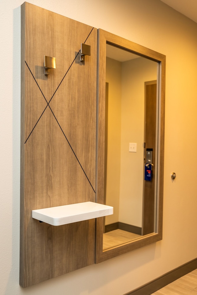 Holiday Inn Express & Suites Charlottesville by IHG - photo 24