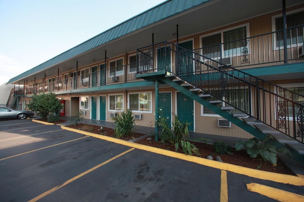 Executive Motel - photo 16