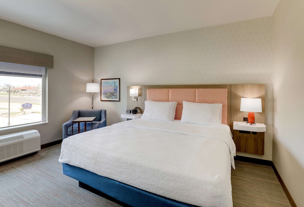 Hampton Inn & Suites Weatherford - photo 47