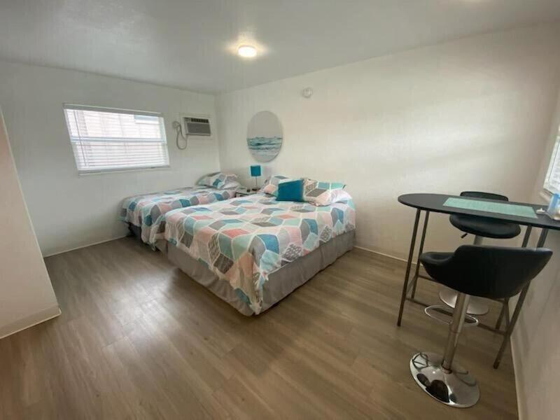 Sun Island Motel - photo 60