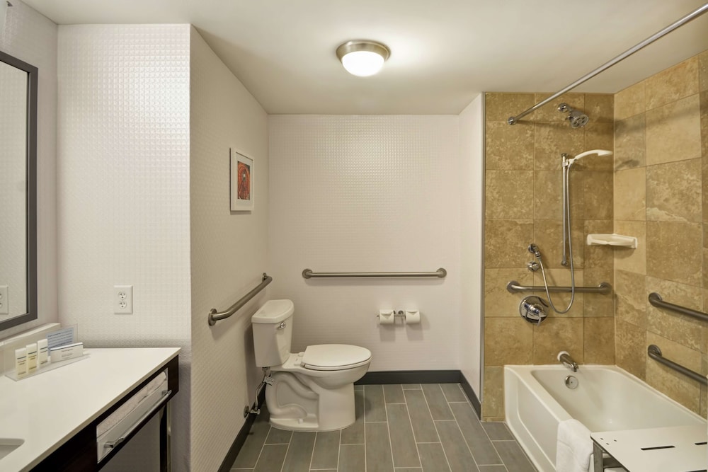 Hampton Inn & Suites Columbus Easton Area - photo 26